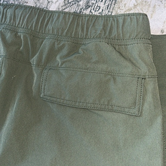 AMERICAN EAGLE Men Cargo Joggers with Attached Belt size large - Picture 10 of 10